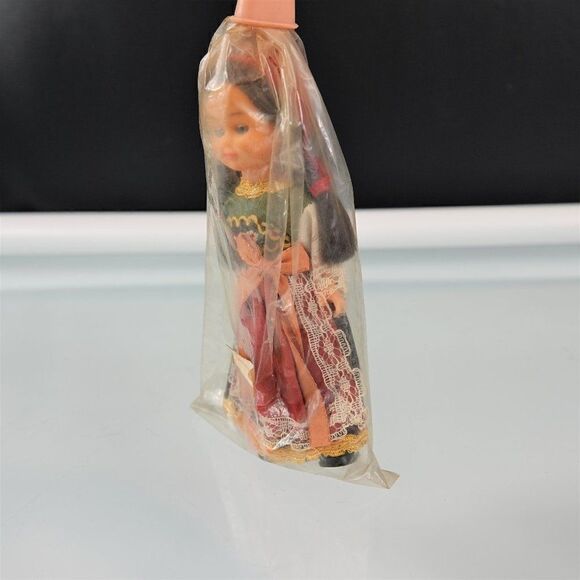 Germany Vintage 60s Dolls From Around the World - Picture 6 of 7